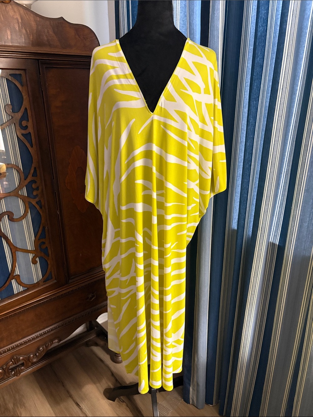 Natori Yellow and White V-Neck Zebra Print Kaftan Dress